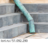 Водосточная металлическая труба. Rain Water Draining Gutter Downpipe. Стоковое фото, фотограф Татьяна Д / Фотобанк Лори