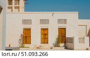 Ras Al Khaimah, UAE – 14.04.2025: The desert coastal town (ghost town) of Jazeera Al Hamra includes a fort, three schools, an open-air market and mosques nestled between hundreds of villas. Стоковое фото, фотограф Feruza Tashmetova / Фотобанк Лори