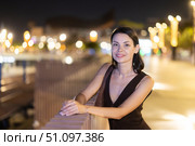 At night, smiling girl walks around old city district Barceloneta, in vicinage of Citadel Park. Стоковое фото, фотограф Яков Филимонов / Фотобанк Лори