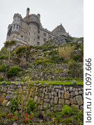 View from Garden Terraces to the castle. St Michael's Mount. Cornwall. England. United Kingdom (2009 год). Стоковое фото, фотограф Сергей Пристяжнюк (Serg Zastavkin) / Фотобанк Лори