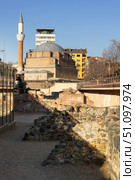Banya Bashi Mosque in Sofia contrasting with urban surrounding. Стоковое фото, фотограф Яков Филимонов / Фотобанк Лори