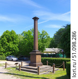 Молвинская колонна. Санкт-Петербург, Лифляндская улица, 12х (2021 год). Редакционное фото, фотограф Алексей Иванов / Фотобанк Лори
