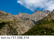 Jagged rock walls, spires, scree, conifer slopes. Scene suggests trekking, scrambling, climbing logistics, basecamp approaches, ridge traverse planning, daytrip possibilities in Ala-Archa Kyrgyzstan. Стоковое фото, фотограф Андрей Ка / Фотобанк Лори