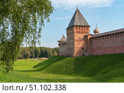 Pokrovskaya Tower of the Novgorod Kremlin (Novgorod Detinets) on a sunny summer day, Veliky Novgorod, Russia. Стоковое фото, фотограф Ula Ulachka / Фотобанк Лори
