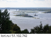 Вид на реку Волгу и Борский мост в Нижнем Новгороде. Редакционное фото, фотограф Наталья Угрюмова / Фотобанк Лори