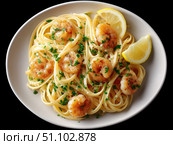 Delicious shrimp linguine served with fresh herbs and lemon slices. Стоковое AI-изображение, AI-художник Татьяна  Бральнина / Фотобанк Лори