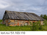 Амбар валунный, 1717 год. Объект культурного наследия регионального значения № 2910150001. Архангельская область, Соловецкий район, пос. Соловецкий, берег озера Банное (Гагарье) Стоковое фото, фотограф Александр Селезнев / Фотобанк Лори