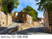 View of narrow streets in small French township of Grimaud. Стоковое фото, фотограф Яков Филимонов / Фотобанк Лори