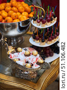 Krasnodar, Russia - December 23, 2022: Assorted sweets made by Ferrero Rocher and Raffaello. Редакционное фото, фотограф Наталия Кирсанова / Фотобанк Лори