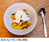 Grilled pineapple slices complemented with vanilla ice cream. Стоковое фото, фотограф Яков Филимонов / Фотобанк Лори