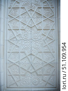 White bas-relief, marble. A spectacular pattern for decoration or graphic design. Стоковое фото, фотограф Наталия Кирсанова / Фотобанк Лори