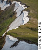 Snowy ledge overlooking the pass. Стоковое фото, фотограф Саблин Станислав / Фотобанк Лори