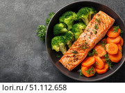 Steamed fish with with broccoli, carrot hot black pan. Baked salmon gray background. Paleo, keto, lshf, or dash diet. Fish and vegetables. Oven dish, gluten free, clean eating, balanced healthy food. Стоковое AI-изображение, AI-художник Марина Демидюк / Фотобанк Лори