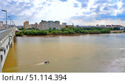 View of Irtysh River divides the city into two parts Omsk (2017 год). Редакционное фото, фотограф Александр Карпенко / Фотобанк Лори