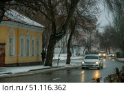 Зима, Астрахань, серый зимний день, слякоть, Набережная реки Кутум, дом Догадина ( памятник архитектуры ) (2021 год). Редакционное фото, фотограф Павел Просянов / Фотобанк Лори