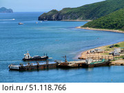 Остров Попова, паромное сообщение. Редакционное фото, фотограф Яна Савинова / Фотобанк Лори