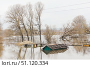 Наводнение. Затопленные паводком сараи. Стоковое фото, фотограф Олег Безруков / Фотобанк Лори