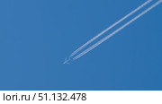 High altitude jet with contrail. Стоковое видео, видеограф Игорь Жоров / Фотобанк Лори