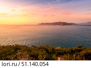 Dawn on the island of Crete with view to Spinalonga, sea coast, rocks and stones. (2019 год). Стоковое фото, фотограф Емельянов Евгений Викторович / Фотобанк Лори