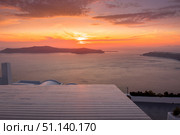 Scene of sunset overlooking the caldera and the sea in the village of Imerovigli on the island of Santorini (2019 год). Стоковое фото, фотограф Емельянов Евгений Викторович / Фотобанк Лори