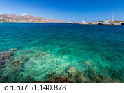 Agios Nikolaos coastline on a sunny day with clear sea and cliffs. (2019 год). Редакционное фото, фотограф Емельянов Евгений Викторович / Фотобанк Лори