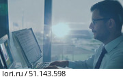 A dedicated professional analyzes data and prepares reports in a well-lit office after hours. Стоковое AI-видео, аниматор Данила Большаков / Фотобанк Лори