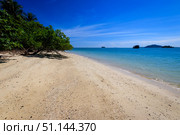 Beach with golden sand and sea. (2017 год). Стоковое фото, фотограф Емельянов Евгений Викторович / Фотобанк Лори