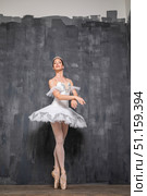 Studio portrait of a ballerina in a white tutu. Стоковое фото, фотограф Андрей Аркуша / Фотобанк Лори