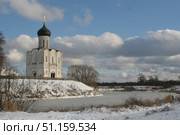 Церковь Покрова Пресвятой Богородицы на Нерли. Крест сияет (2006 год). Стоковое фото, фотограф Ирина Терентьева / Фотобанк Лори