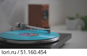 Vinyl Record Spinning On Vintage Turntable. Needle Scratching Grooves Analog Sound. Стоковое видео, видеограф Степанов Григорий / Фотобанк Лори