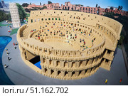 ISTANBUL, TURKEY - NOVEMBER 27, 2021: Lego Discovery Center at the Forum Istanbul Shopping Complex. The Colosseum made of Lego. Редакционное фото, фотограф Наталия Кирсанова / Фотобанк Лори