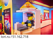 ISTANBUL, TURKEY - NOVEMBER 27, 2021: Lego Discovery Center at the Forum Istanbul Shopping Complex. Interior and details of the entertainment center. Редакционное фото, фотограф Наталия Кирсанова / Фотобанк Лори