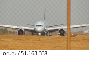 Passenger plane on the runway at the airport. Стоковое видео, видеограф Igor Skripachev / Фотобанк Лори