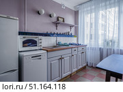 Светлая кухня с техникой у окна в городской квартире. Стоковое фото, фотограф Ремизова Алла Сергеевна / Фотобанк Лори
