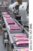 Robotic arms placing pink wet wipes packets on conveyor belt, highlighting advanced manufacturing automation in bright factory environment. Стоковое AI-видео, аниматор Юрий Поздников / Фотобанк Лори