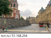 Varvarka Street near the Kremlin in Moscow. Редакционное фото, фотограф Евгений Харитонов / Фотобанк Лори