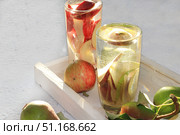 Apple and pear cider, juice or fruit drink in a glass on a sunny table. The concept of diet and weight loss. Apples help cleanse the body and reduce weight. Healthy food, body detox. Стоковое фото, фотограф Светлана Балынь / Фотобанк Лори