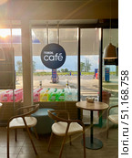 Teboil Café на АЗС Teboil, вид из кафе на АЗС. Трасса А-289, новое направление, Славянский район, Краснодарский край, Россия. Редакционное фото, фотограф Щеголева Ольга / Фотобанк Лори