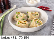 Uzbek cuisine - staffed Manti with meat. Стоковое фото, фотограф Андрей Старостин / Фотобанк Лори