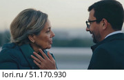 Two colleagues share a warm conversation at sunset, enjoying a moment of connection in a tranquil environment. Стоковое AI-видео, аниматор Данила Большаков / Фотобанк Лори