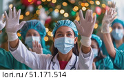Healthcare professionals celebrate the holiday spirit with joy and hope amidst the Christmas decorations. Стоковое AI-видео, аниматор Данила Большаков / Фотобанк Лори
