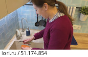 Her kitchen glows with warmth as she prepares borscht, blending vegetables into a vibrant soup that speaks of comfort and care. Стоковое видео, видеограф Ирина Старикова / Фотобанк Лори