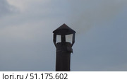 Smoke from a small chimney against a cloudy sky. Стоковое видео, видеограф Александр Прошкин / Фотобанк Лори