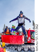 Sheregesh, Russia, 20 February 2017, Snowboarders skiers jumping into snowdrift. Редакционное фото, фотограф Spirit River / Фотобанк Лори