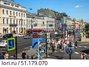 Saint-Petersburg, Russia - July 13th, 2018. Road traffic at Nevsky prospect in suny day. Редакционное фото, фотограф Denis Vostrikov / Фотобанк Лори