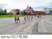 Всероссийский марафон. Забег на дистанцию 42 километра. Город Тобольск. Тюменская область. Редакционное фото, фотограф Александр Тараканов / Фотобанк Лори
