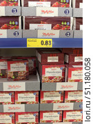 Supermarket shelves with products from the Finnish brand MyllyKivi. The packages contain crispy rye breads Hapankorppu (Surkorpor) weighing 300 g. The product is packed in neat red and white cardboard boxes with an appetizing image of bread with herbs and vegetables. The packaging has the quality mark "Made in Finland" and a note about the natural composition. The price tag under the shelf indicates the cost of 0.83 euros per package, as well as the recalculated price per kilogram - 2.77 euros.The photo emphasizes the neat display of goods, the bright design of the packages and the affordable price, creating the atmosphere of a grocery store in Europe. (2015 год). Редакционное фото, фотограф Анна Кривицкая / Фотобанк Лори