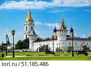 Город Тобольск. Гостиный двор, Софийско-Успенский кафедральный собор и колокольня в Тобольском кремле. Стоковое фото, фотограф Александр Тараканов / Фотобанк Лори