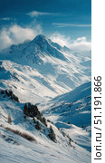 Snow-covered Mountains and Valleys Under a Clear Blue Sky in Winter. Стоковое AI-изображение, AI-художник Юлия Гапеенко / Фотобанк Лори