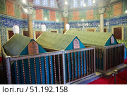 ISTANBUL, TURKEY - NOVEMBER 25, 2021: The graves of the Sultan's family at the cemetery of the Suleymaniye Mosque. Muslim ancient building. Architecture of the 16th century. Редакционное фото, фотограф Наталия Кирсанова / Фотобанк Лори